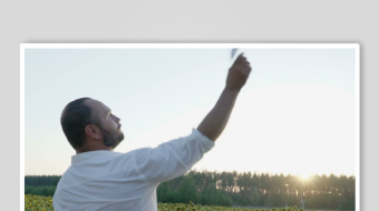 夕阳纸飞机素材背景-众图网