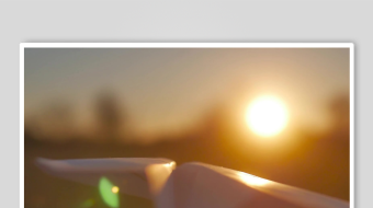 夕阳纸飞机素材背景-众图网