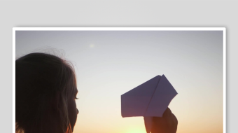 夕阳纸飞机素材背景-众图网