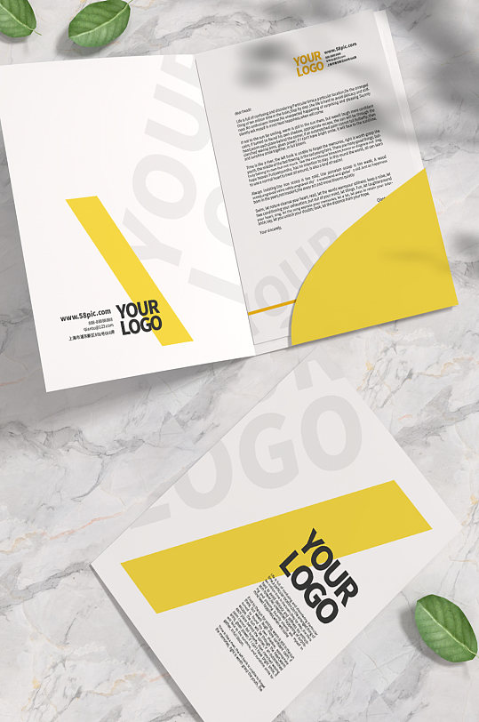 打开的A4文件夹纸张样机-众图网