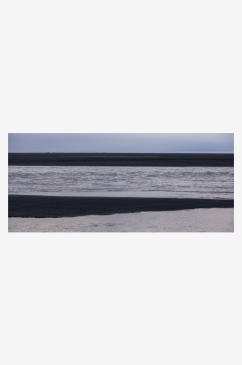 黑色沙滩风景摄影图