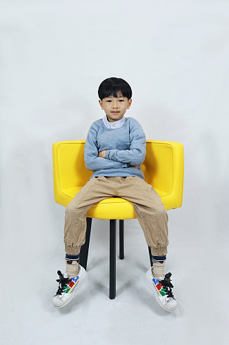 男孩椅子家具儿童节人物摄影照片元素