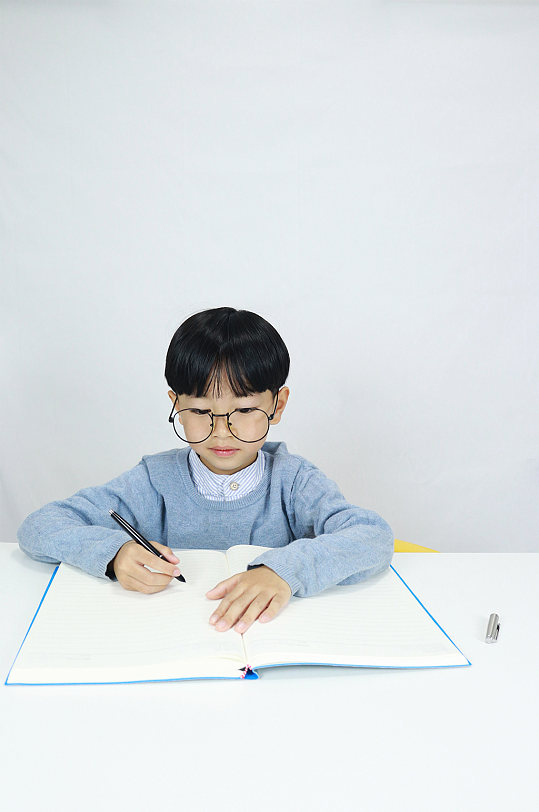 写作业小学生开学季儿童节人物摄影照片元素