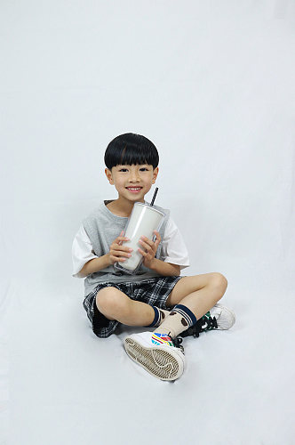 学生水杯喝水儿童节人物摄影照片元素