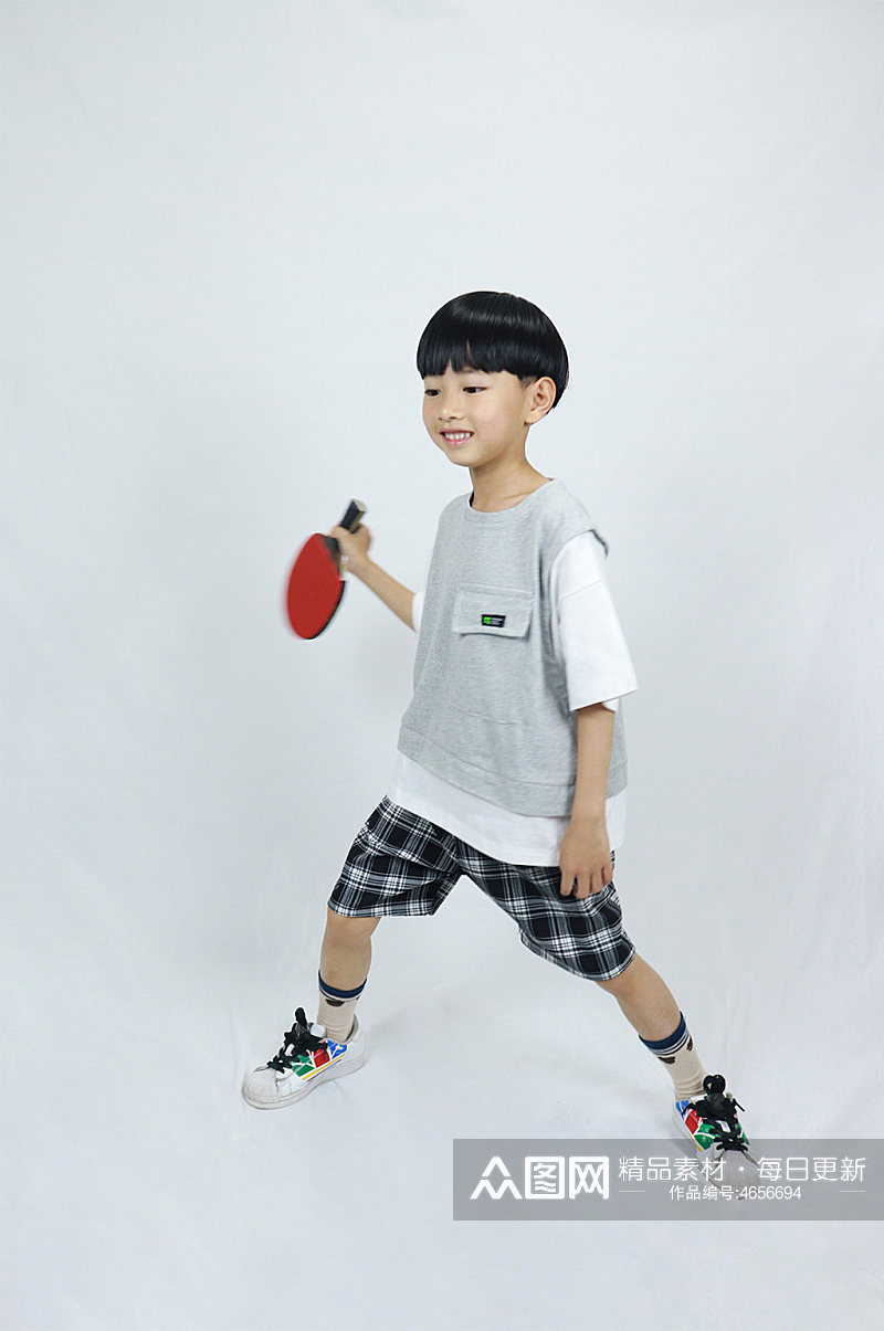 男孩打乒乓球学生儿童节人物摄影照片元素素材
