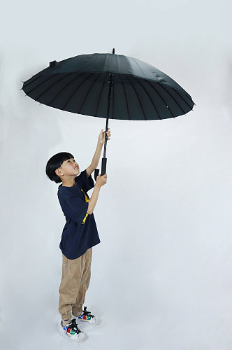 打雨伞男孩学生儿童节人物摄影照片元素