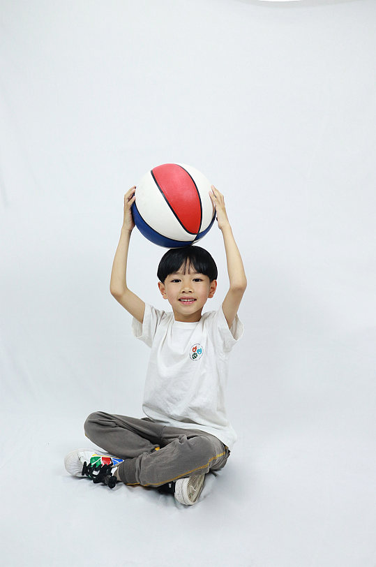 篮球比赛休息男孩学生儿童节人物摄影照片