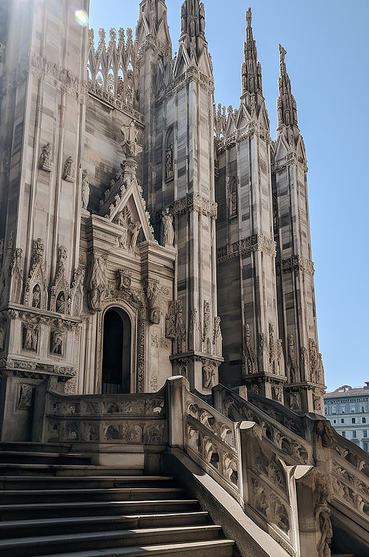 AI数字艺术旅游意大利米兰大教堂摄影图-众图网