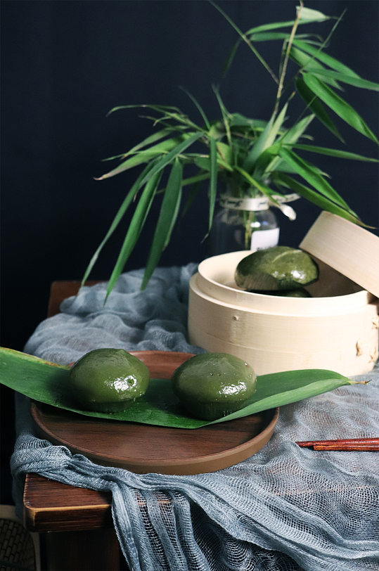 清明节青团摄影图青团照片中国风静物摄影