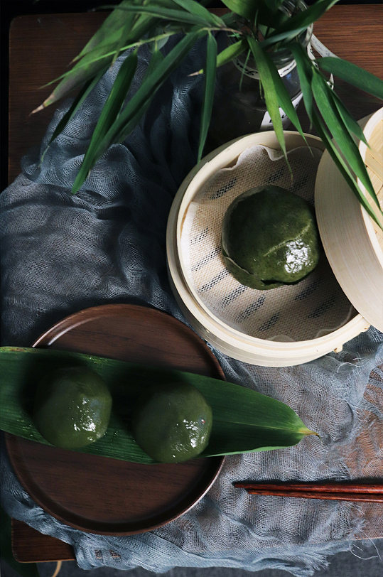 清明节青团摄影图青团照片中国风静物摄影