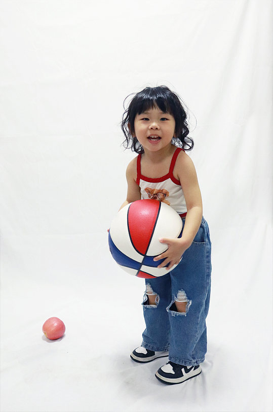小朋友运动打球儿童节人物摄影图照片元素