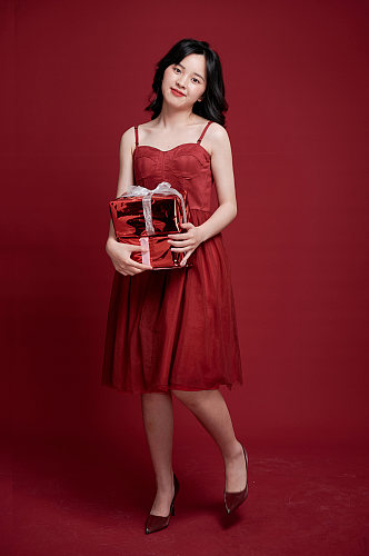 女生红裙购物商城逛街礼物情人节摄影图照片