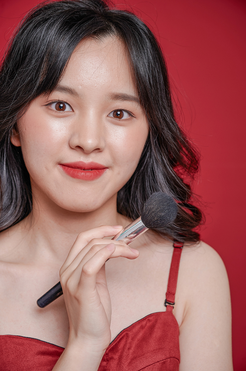 红裙女生美妆化妆品宣传海报元素摄影图照片素材