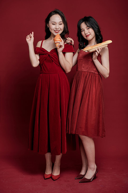 红裙女生双人闺蜜女生节摄影图照片