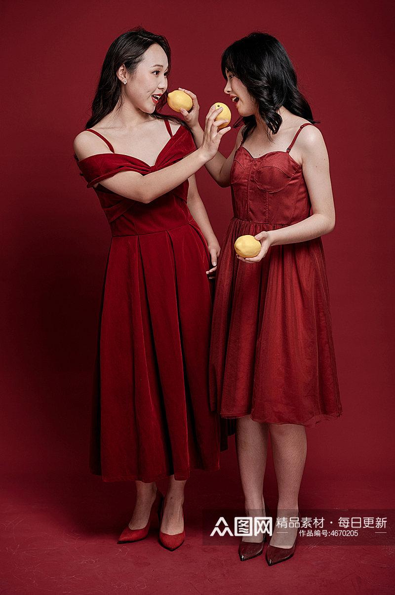 红裙女生双人闺蜜女生节摄影图照片素材