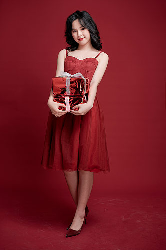 女生红裙购物商城逛街生日礼物情人节摄影图照片