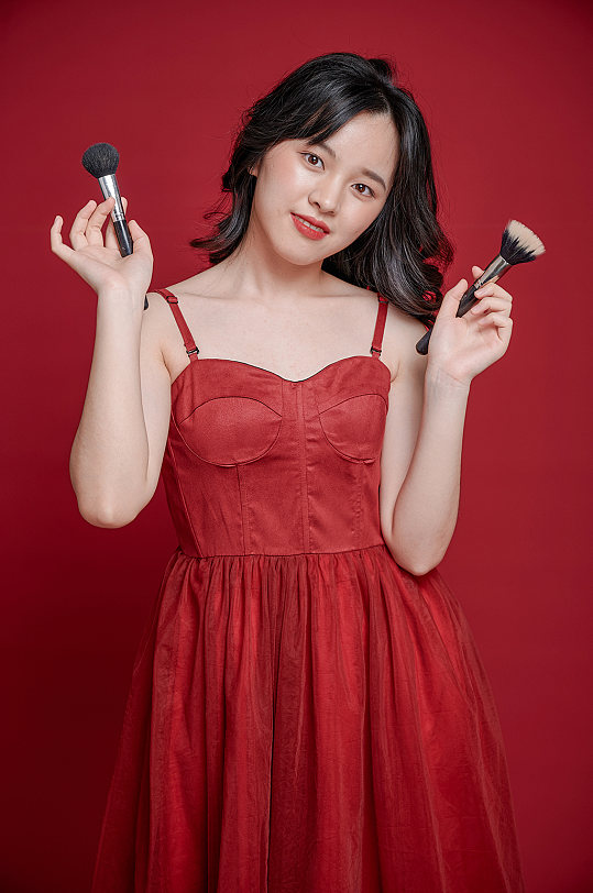 红裙女生美妆化妆品宣传海报元素摄影图照片