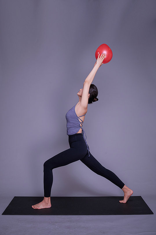 瑜伽人物动作瑜伽球健身精修摄影图