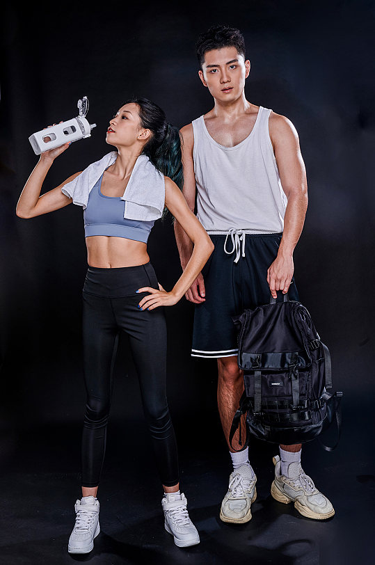 健身房男女双人健身运动精修摄影图照片
