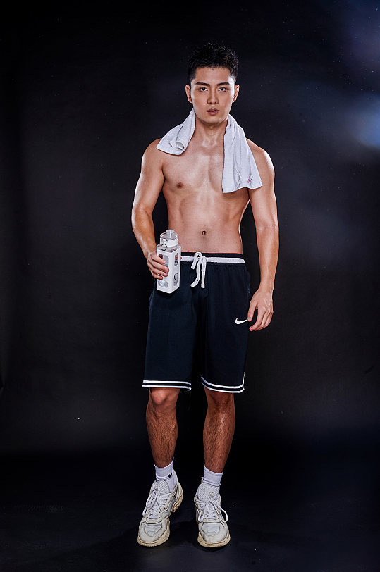 肌肉男运动健身教练健身房精修摄影图照片-众图网