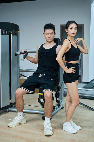健身房男女双人健身运动精修摄影图照片