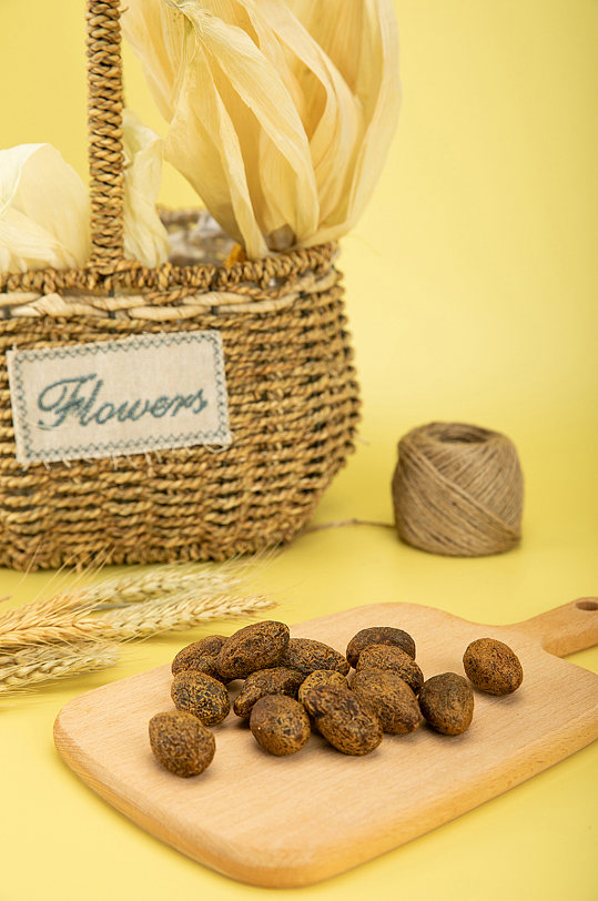 零食年货咸橄榄果脯摄影图照片-众图网