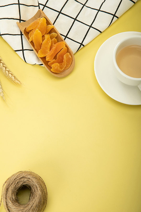 零食干果果脯蜜饯黄桃干摄影图照片