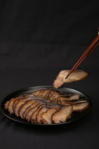 新年年货农家特色烟熏腊肠腊肉摄影图照片