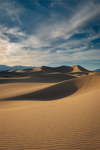 蓝天白云沙漠摄影图
