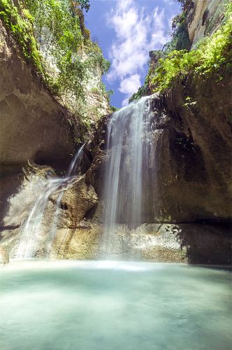 瀑布高山流水摄影图