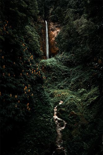 瀑布高山流水摄影图