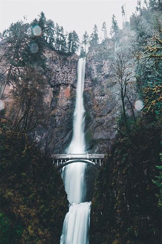 瀑布高山流水摄影图