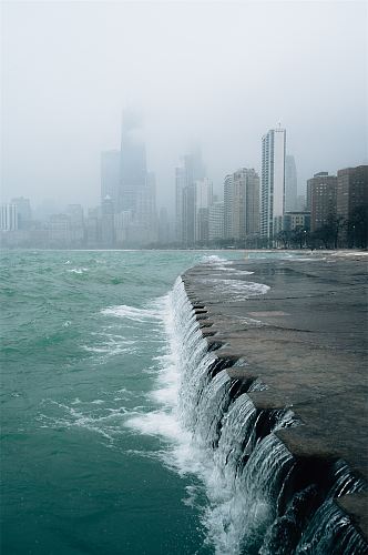 瀑布高山流水摄影图