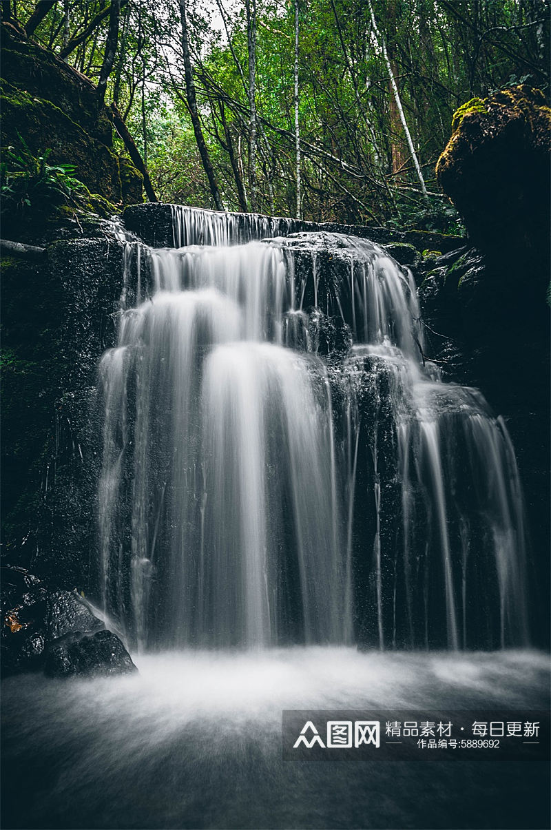 瀑布高山流水摄影图素材