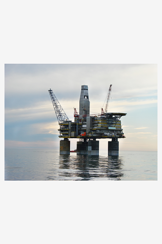 大气海上石油钻井摄影图