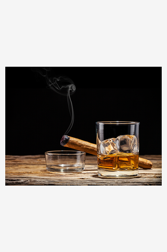 威士忌饮品摄影图片