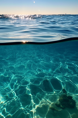 碧绿海水水面大海天空摄影背景数字艺术图片