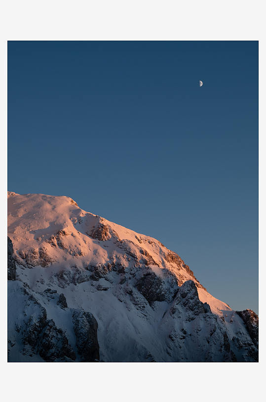 自然风光山峰雪山风景摄影图