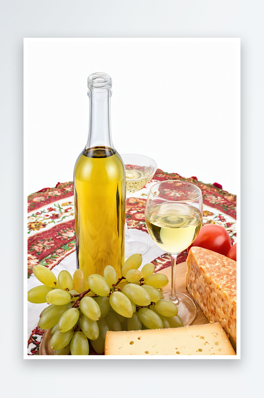 白葡萄酒奶酪餐桌上白色背景下食物饮料特写