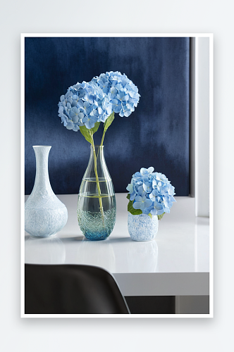 跳蚤场收集淡蓝色绣球花瓶图片