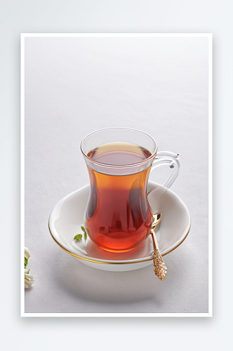 茶传统郁金香玻璃杯白色背景照片