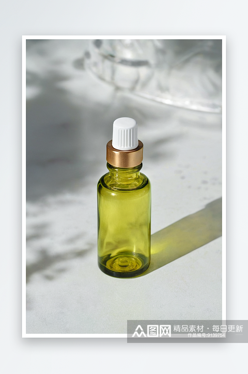 绿黄色玻璃滴瓶含精华液或精油或面部精华液素材