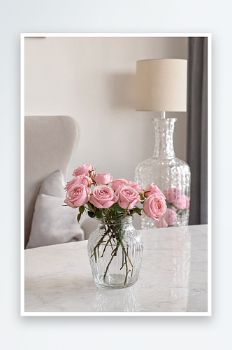 客厅里用作粉红色花园玫瑰花瓶罐子图片