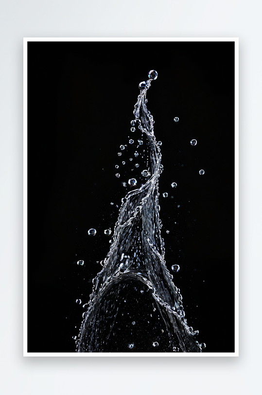 黑色背景上流动水花喷射水滴悬浮空中图片
