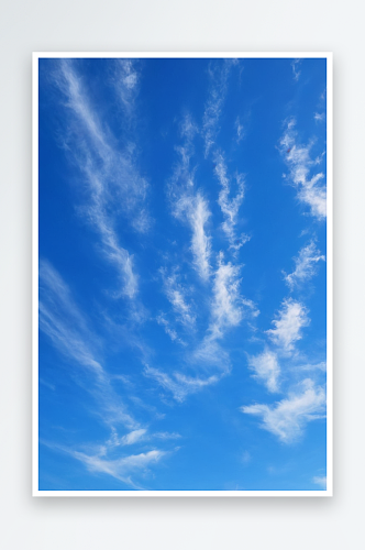 背景蓝色天空中云朵图片