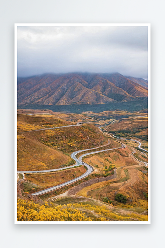 额尔古纳最美边防公路卡线秋天自然风景图片