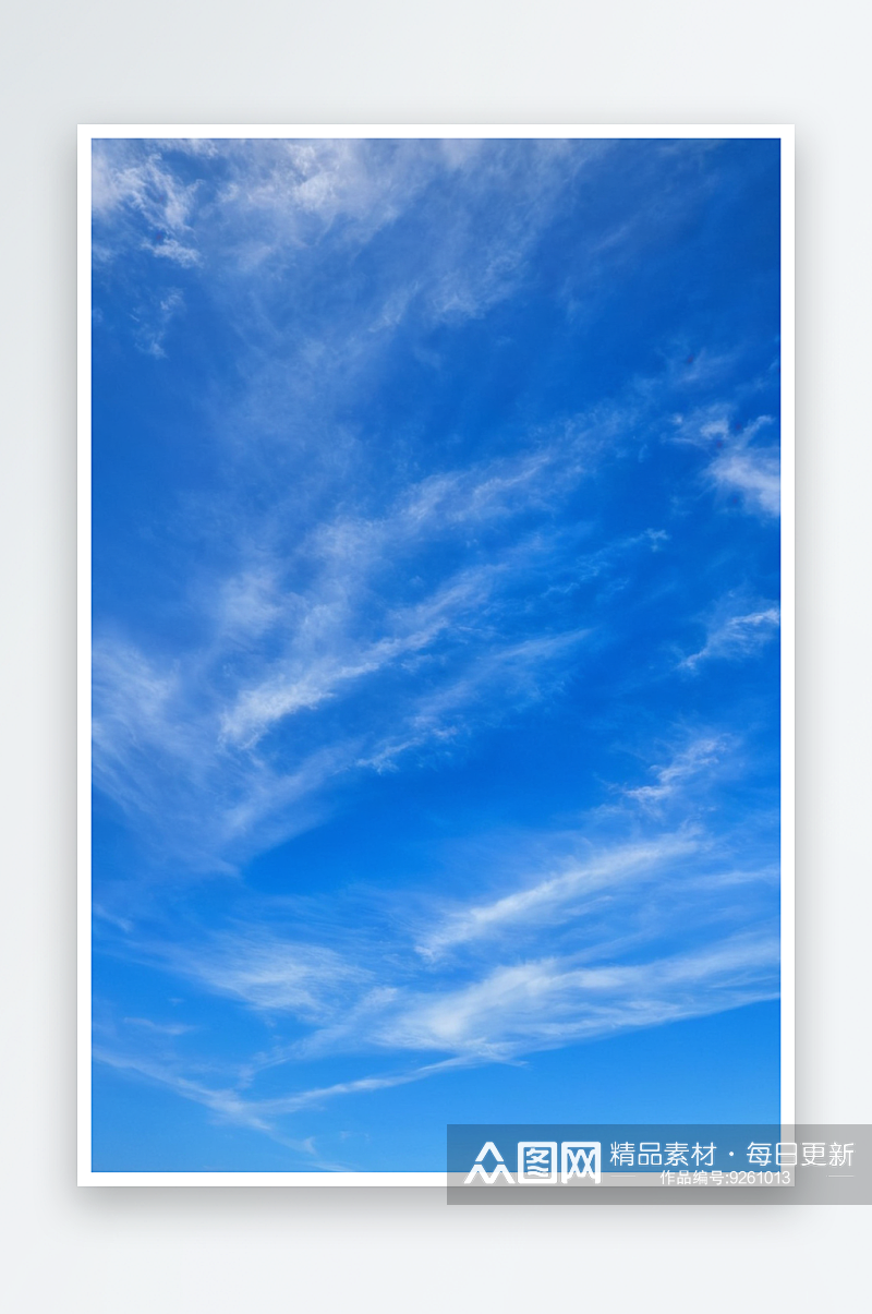 背景蓝色天空中云朵图片素材