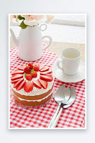 清新日系草莓蛋糕