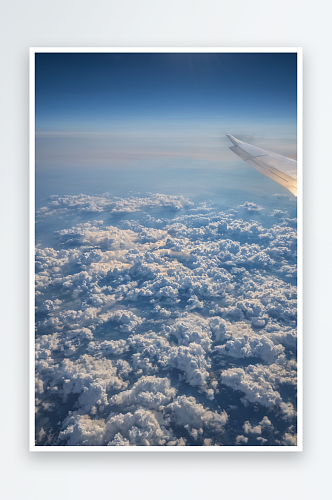 飞机上俯瞰天空云层