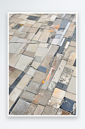 高角度的街道地板与灰色瓷砖与模式和分界线